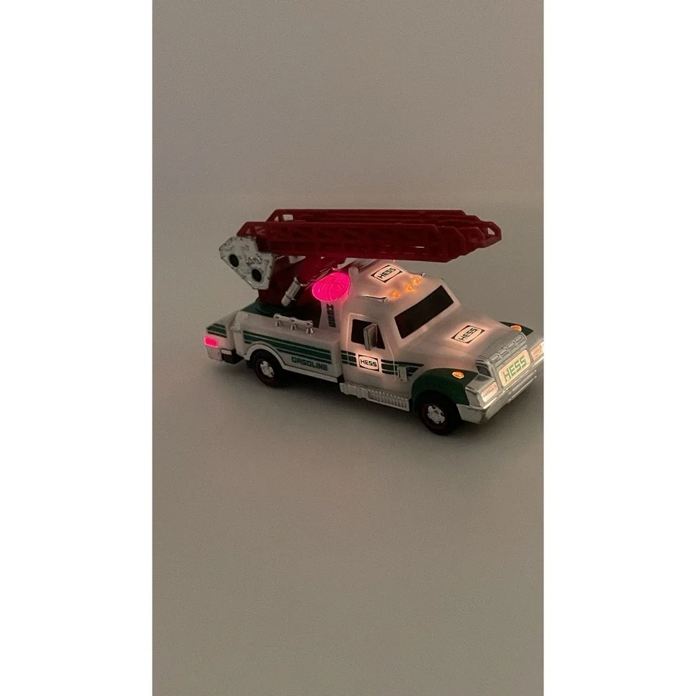 Vintage 1994 HESS Rescue Ladder Fire Truck With‎ Lights And Sound WORKS!!!